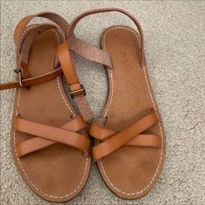 Strappy sandals with ankle strap.